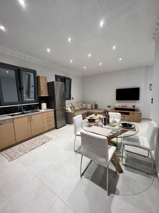 Kontis' Furnished Apartment Loutráki Dış mekan fotoğraf