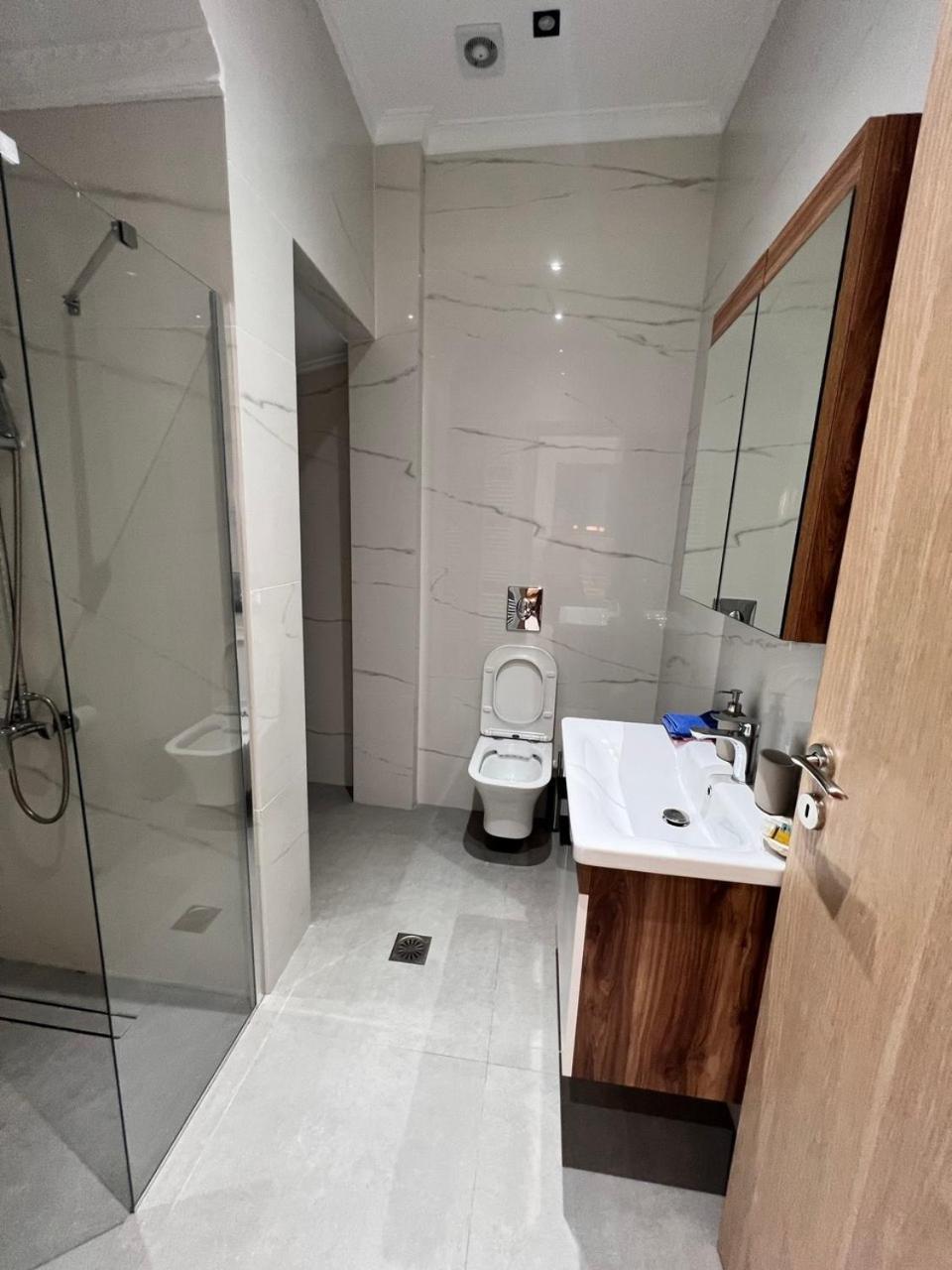 Kontis' Furnished Apartment Loutráki Dış mekan fotoğraf