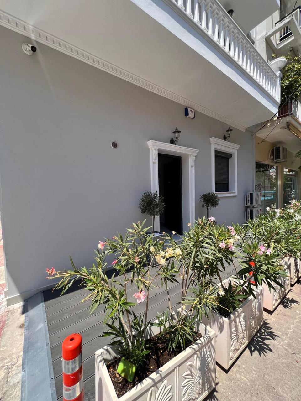 Kontis' Furnished Apartment Loutráki Dış mekan fotoğraf